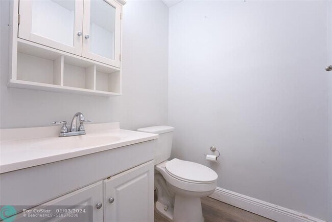 Building Photo - 4050 NE 12th Terrace