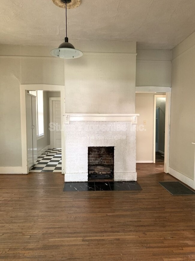 Building Photo - 713 Meridian St