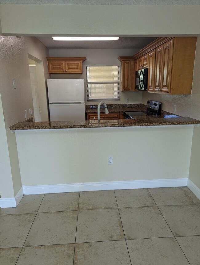 Foto del edificio - 1522 Lake Crystal Dr