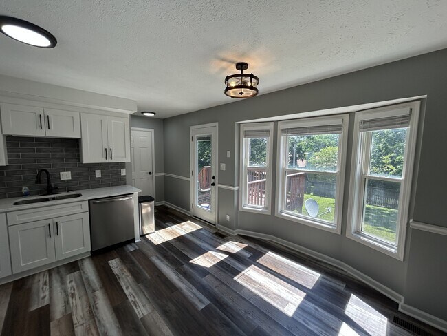 Building Photo - 808 Leigh Ann Dr