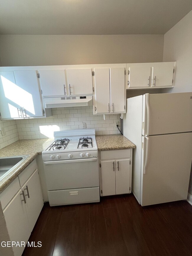 Building Photo - 521 W Missouri Ave