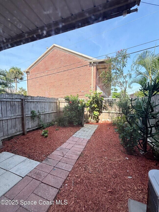 Foto del edificio - 112 E Colonial Ct