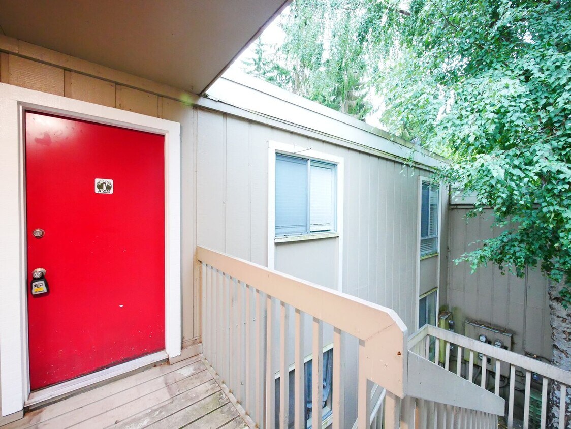 Foto principal - 2 Bed 1 Bath Condo Available for Rent!