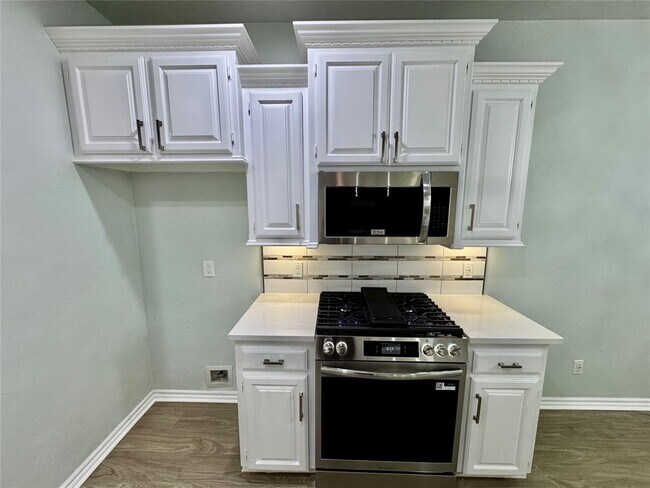 Foto del edificio - 10504 Walnut Hollow Dr