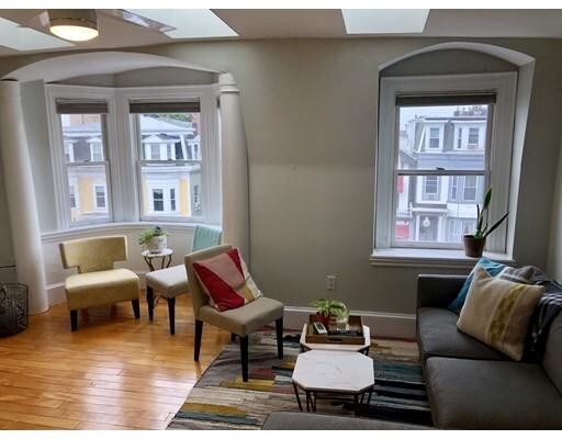 Foto del edificio - 572 E Broadway