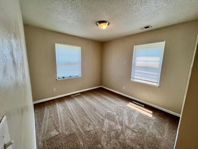 Foto del edificio - 2630 S 49th St