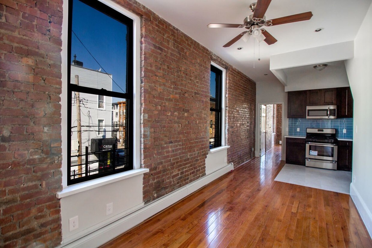 Primary Photo - 206 Wyckoff Ave