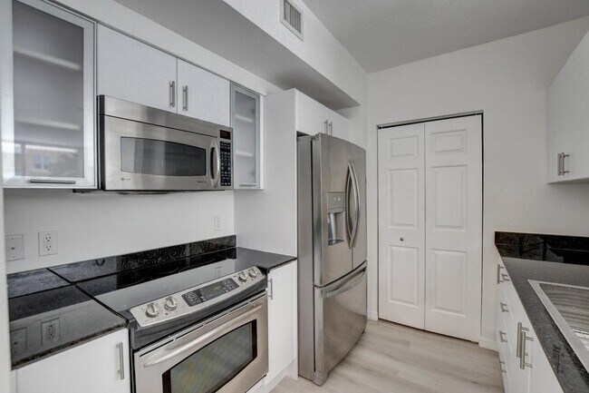 Building Photo - 700 E Boynton Beach Blvd