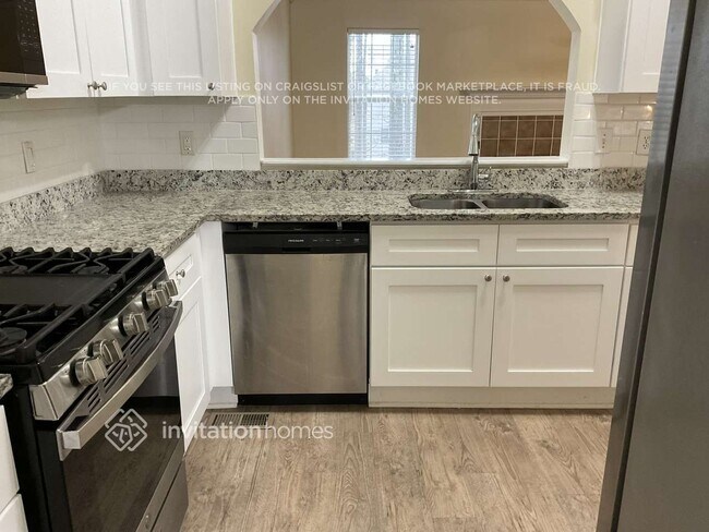 Foto del edificio - 7339 Essex Dr