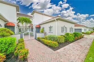 Building Photo - 12091 Santaluz Dr