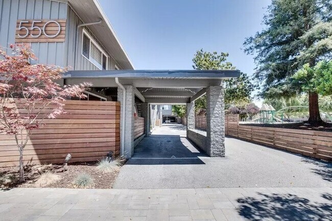 Building Photo - 550 North Fair Oaks Avenue, Unit 5