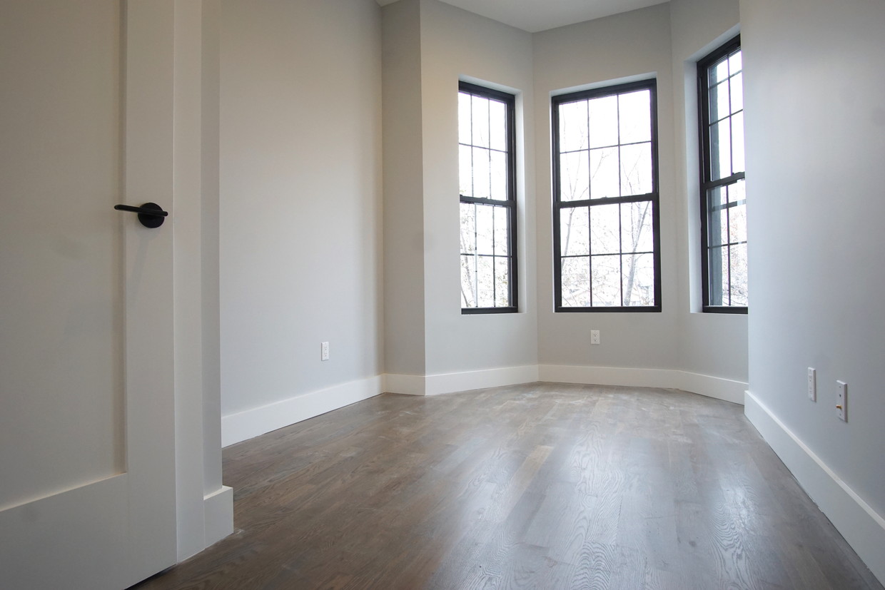 $900 - 743 Bushwick Ave