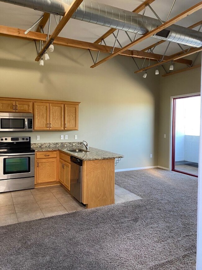 Building Photo - Aggieville Two Bedroom Apartment-Spacious