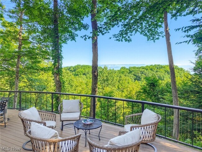 Foto del edificio - 7910 Larkspur Ln