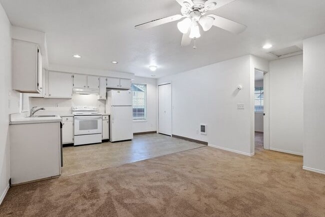 Building Photo - Beautiful 2 bed 1 bath apartment