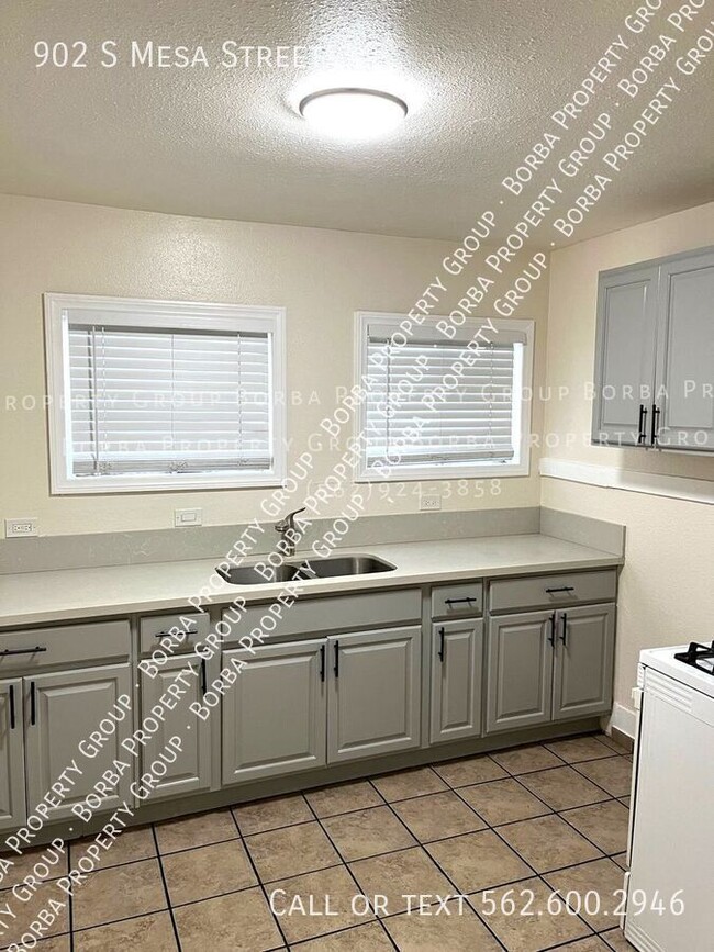 Building Photo - **1ST MONTH RENT FREE**STUNNING 3BEDROOM |...