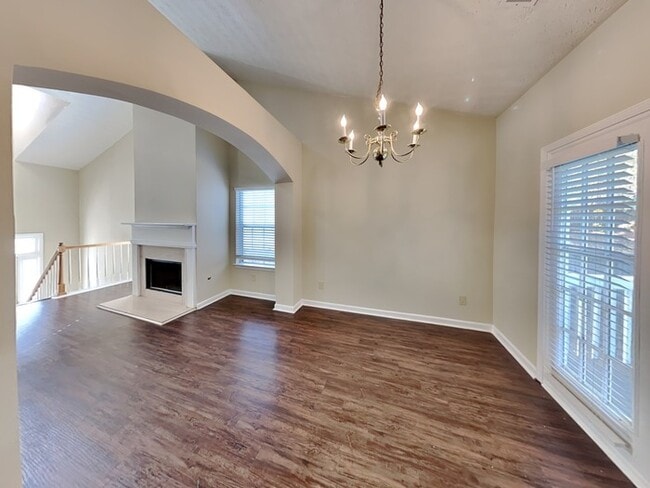 Building Photo - 320 Lake Royale Pl