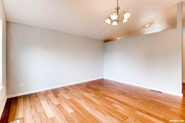 Building Photo - 3151 Macy Ct NE
