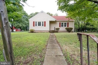 Building Photo - 912 Hilltown Pike