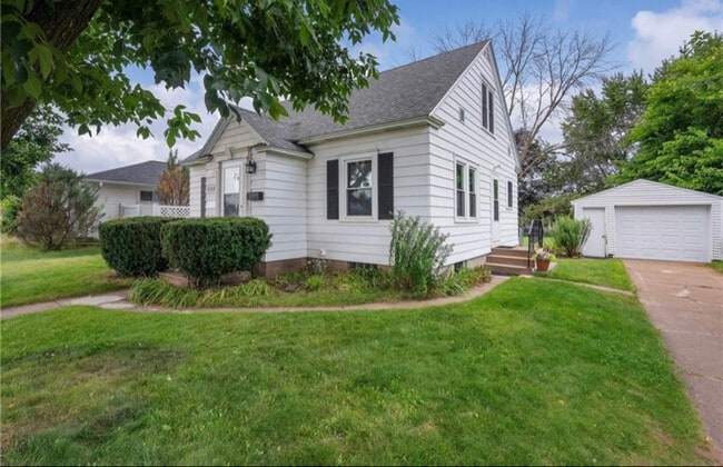Building Photo - 2108 Brackett Ave