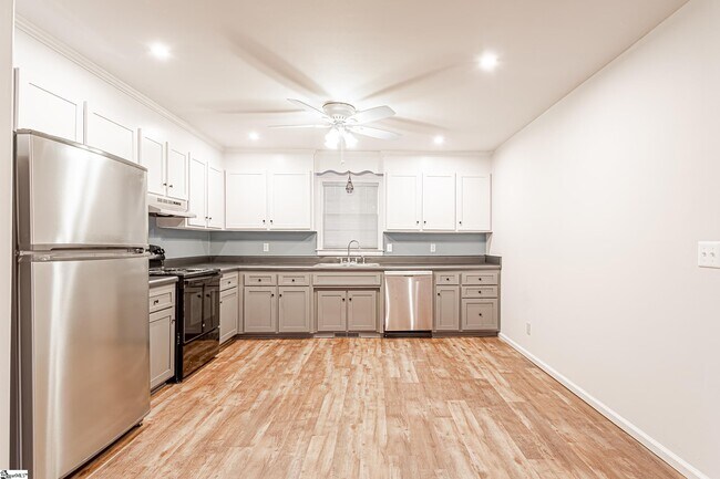 Building Photo - 314 S Plainview Dr