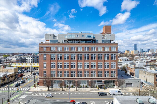 Alt. Photo - 1101-1133 Washington Ave