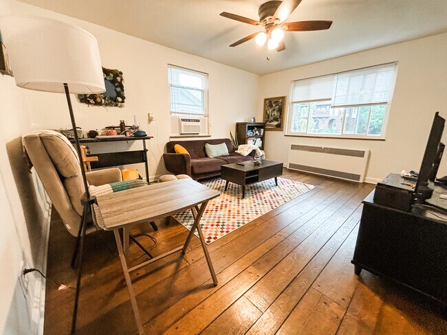 Sala de estar n.° 2 - 6408 Kennedy Ave
