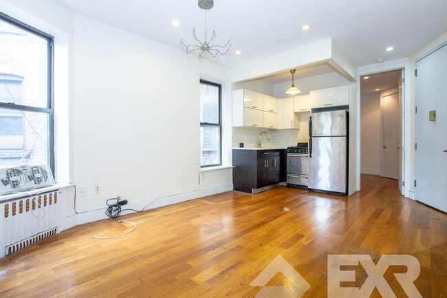 Building Photo - 1058 Bergen St
