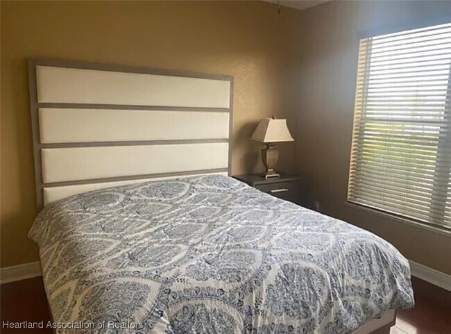 Foto del edificio - 5016 Friars Cove St