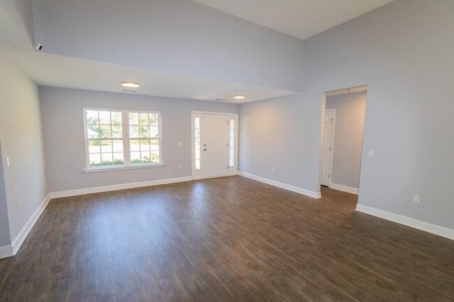 Building Photo - 218 Stillwater Dr