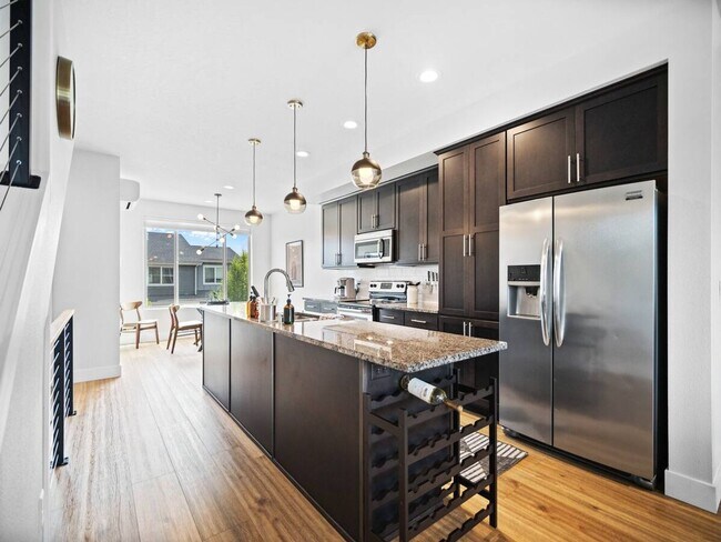 Foto del edificio - Beautiful Townhouse In Spokanes Kendall ya...