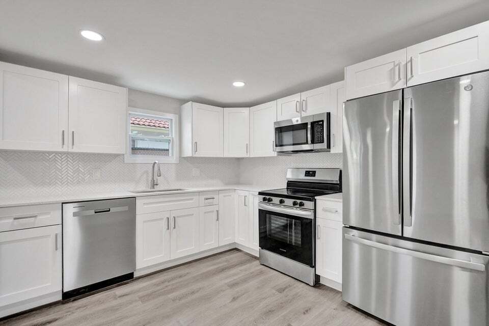 Primary Photo - 235 NW 10th Ave