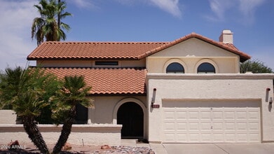 Building Photo - 426 E Susan Ln