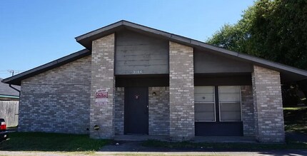 Building Photo - 2106 Wheeler Ave