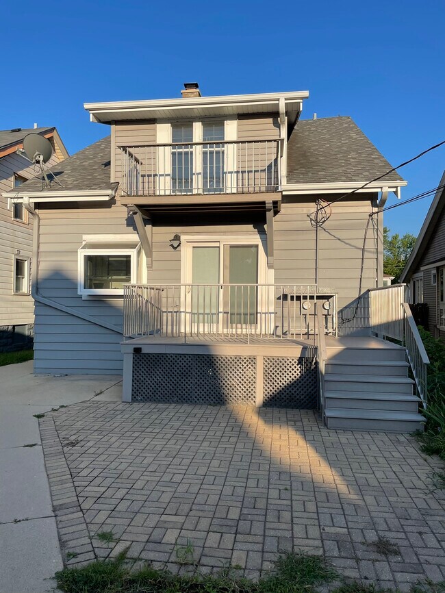 Cubierta - 1324 S 76th St