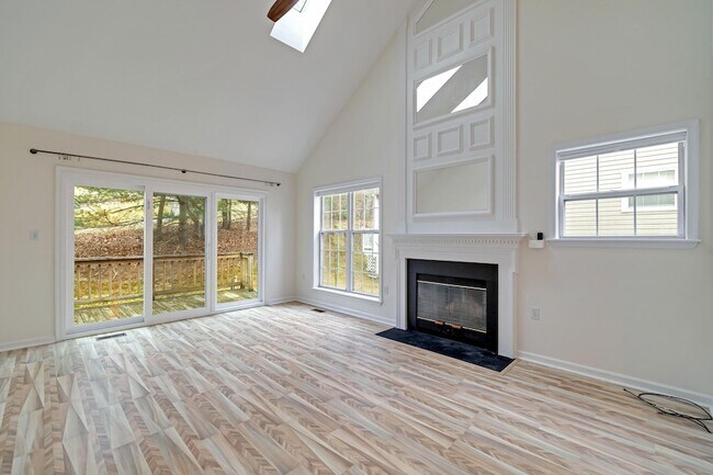 Foto del edificio - 212 Hawthorne Village Ct