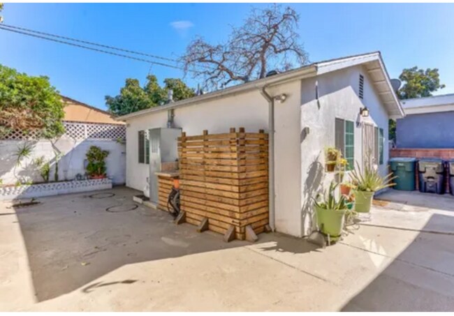 Foto del edificio - 15332 Castana Ave