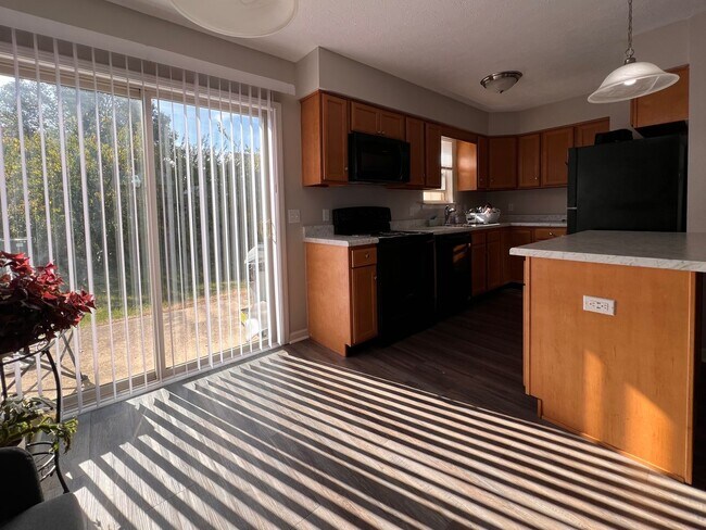 Foto del edificio - 2B1b Apartment Sublease Available at Cheswick Village