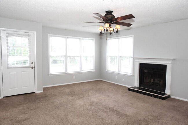 Foto del edificio - Available For Immediate Move-In!