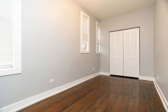 Building Photo - 2657 N Ridgeway Ave