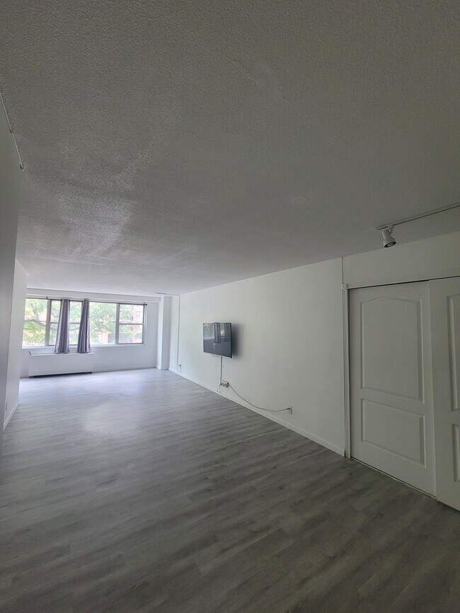 Building Photo - 201 Saint Pauls Ave