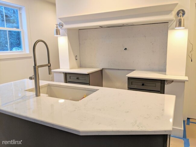 Building Photo - 2 br, 2 bath Townhome - 177 Albert Ave