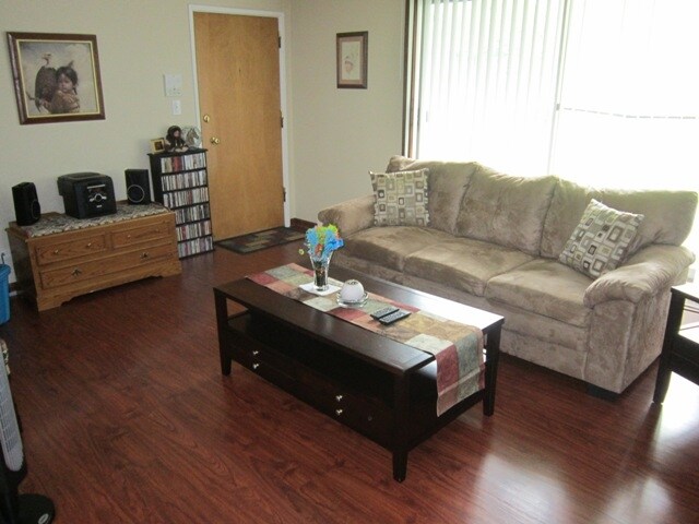 Interior Photo - 8440 W 95th St