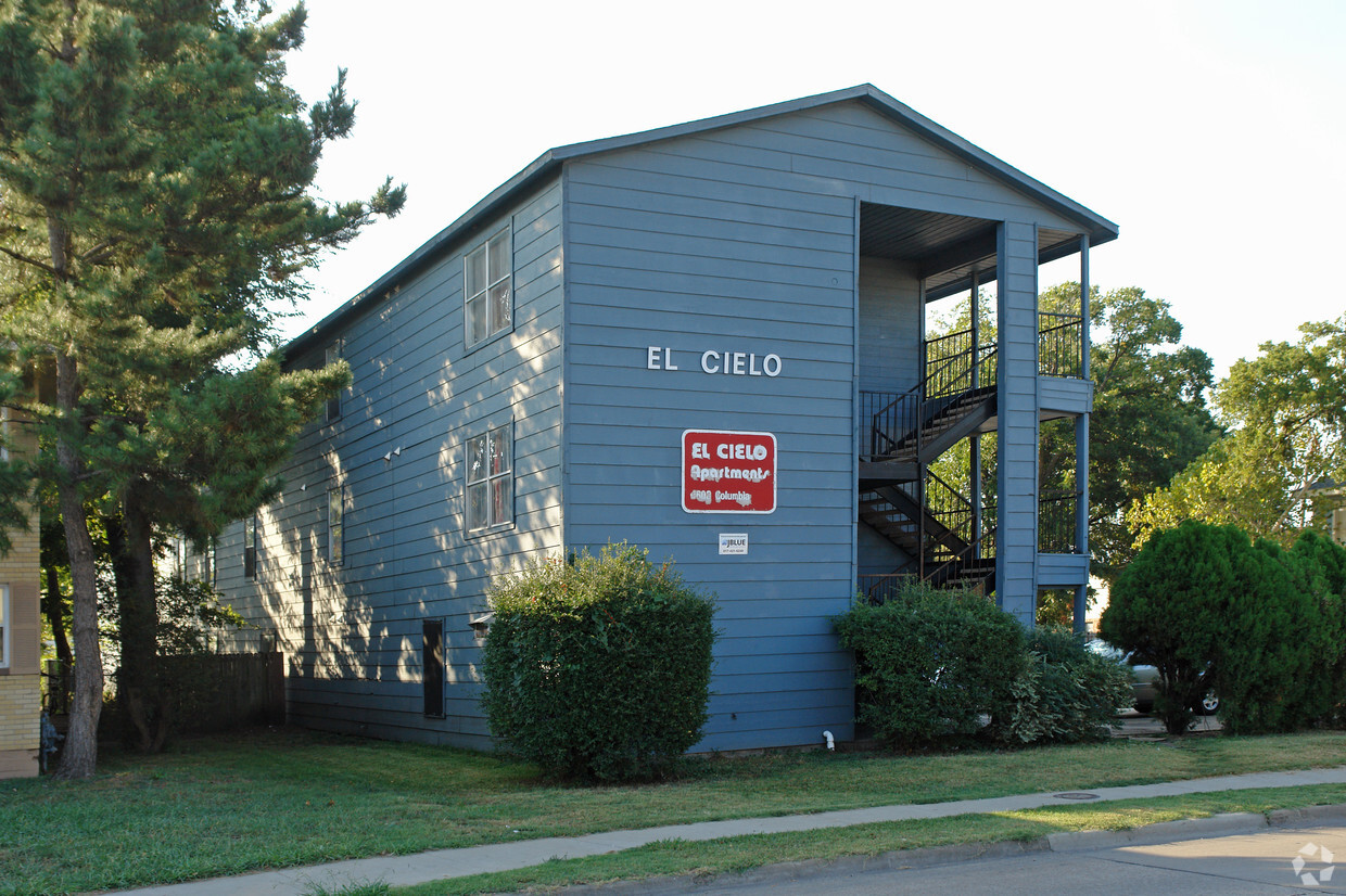 Building Photo - El Cielo Apartments