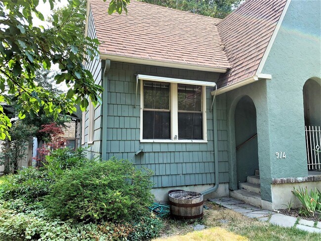 Foto del edificio - 18th St Duplex