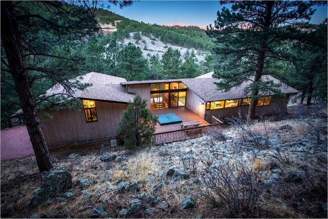 Building Photo - 649 Valley Ln
