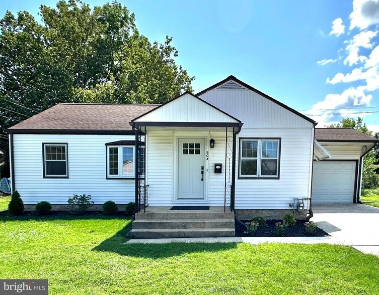 Primary Photo - 804 Sherwood Rd