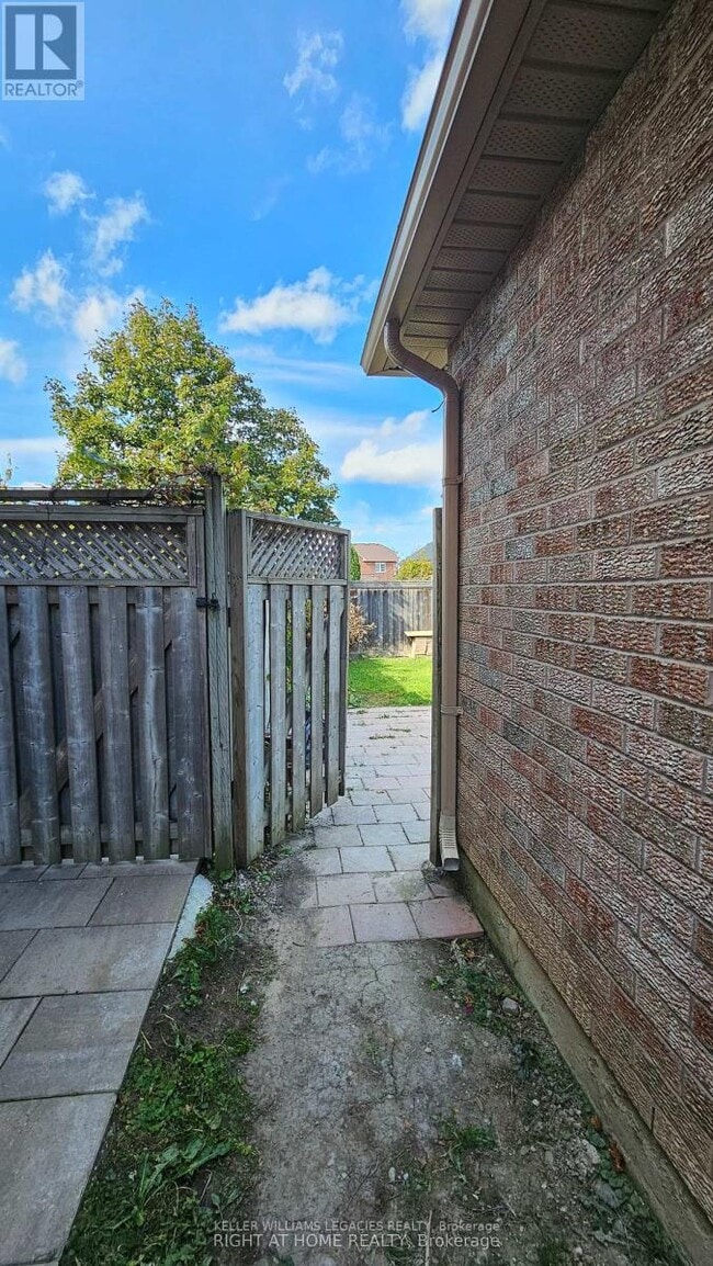 Photo du bâtiment - 6 Marine Dr