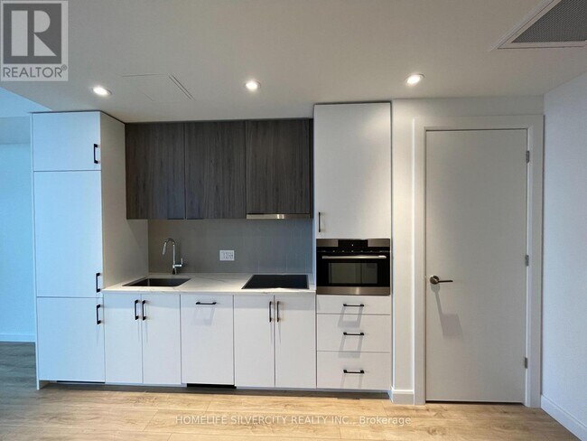 Photo du bâtiment - 741-741 King St W