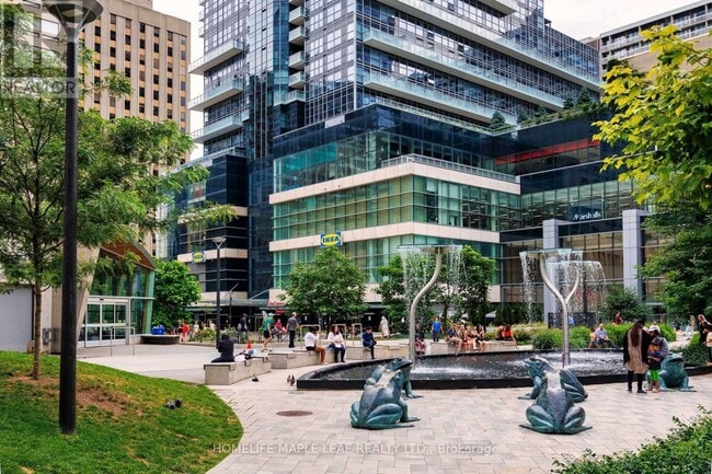 Building Photo - 386-4386 Yonge St